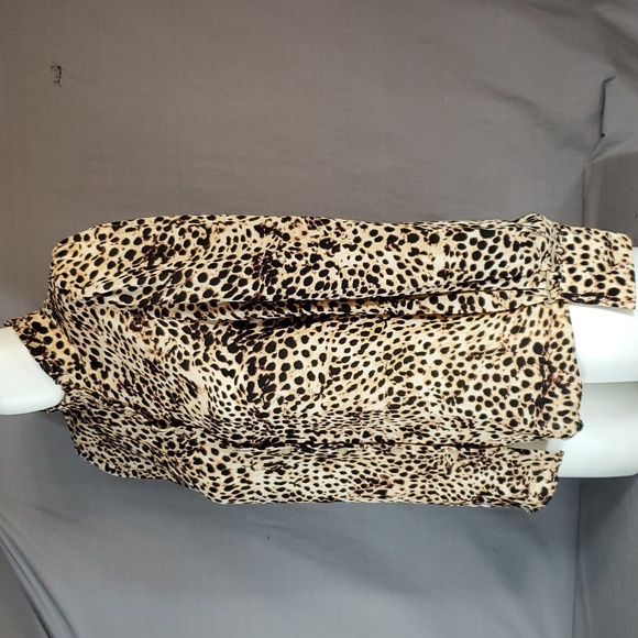 T Tahari ruffle woman blouse, long sleeves, size Small - Picture 3 of 8